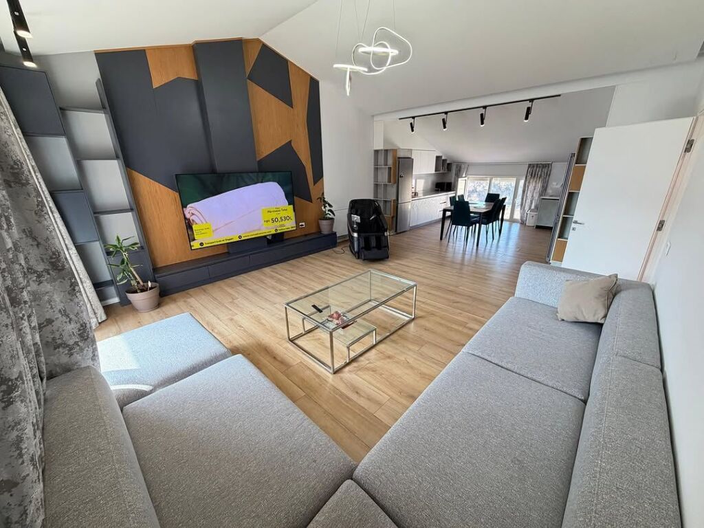 Attico 3+1 in affitto a TEG, Tirana, 200 m²