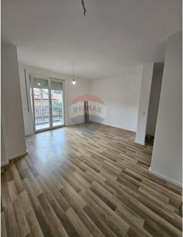 Monolocale in vendita a Shkolla e Baletit, Tirana, 38 m². Foto 1 di 3
