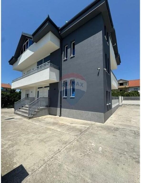 Villa for rent in Kashar, Tirana, 370 m². Photo 3 of 3
