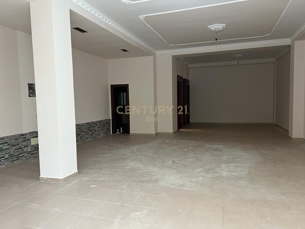 Ambient biznesi në shitje në Qendra e Formimit Profesional ish URT Durres, Durrës, 115 m². Foto 1 nga 4