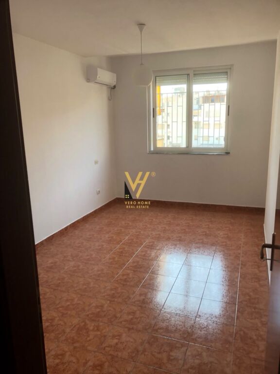 Apartament 2+1 me qera në Rruga Him Kolli, Tiranë, 90 m². Foto 1 nga 3