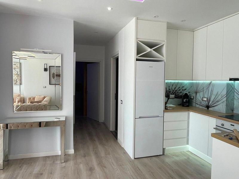 Apartament 2+1 me qera në Rruga e Barrikadave, Tiranë, 102 m². Foto 3 nga 9