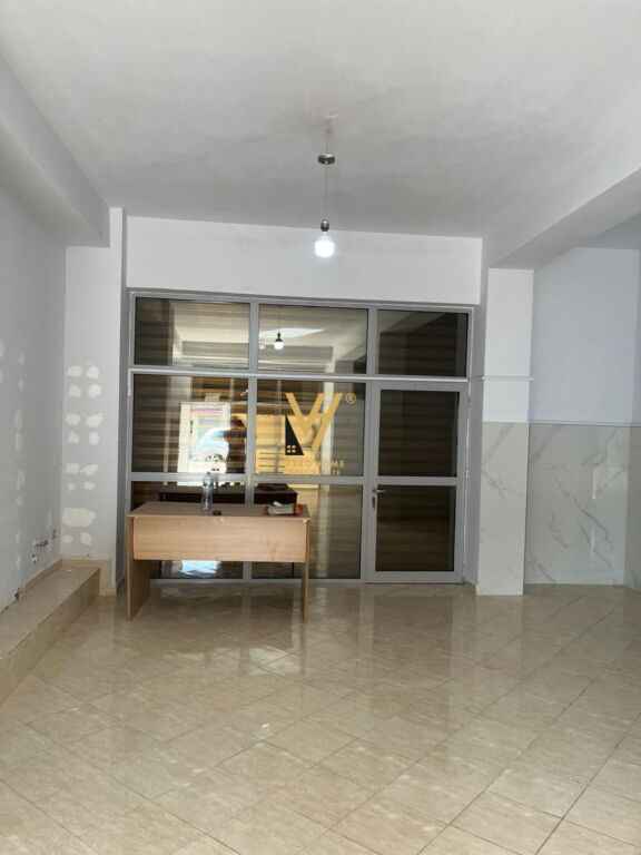 Ambient biznesi me qera në Rruga e Durrësit, Tiranë, 65 m²