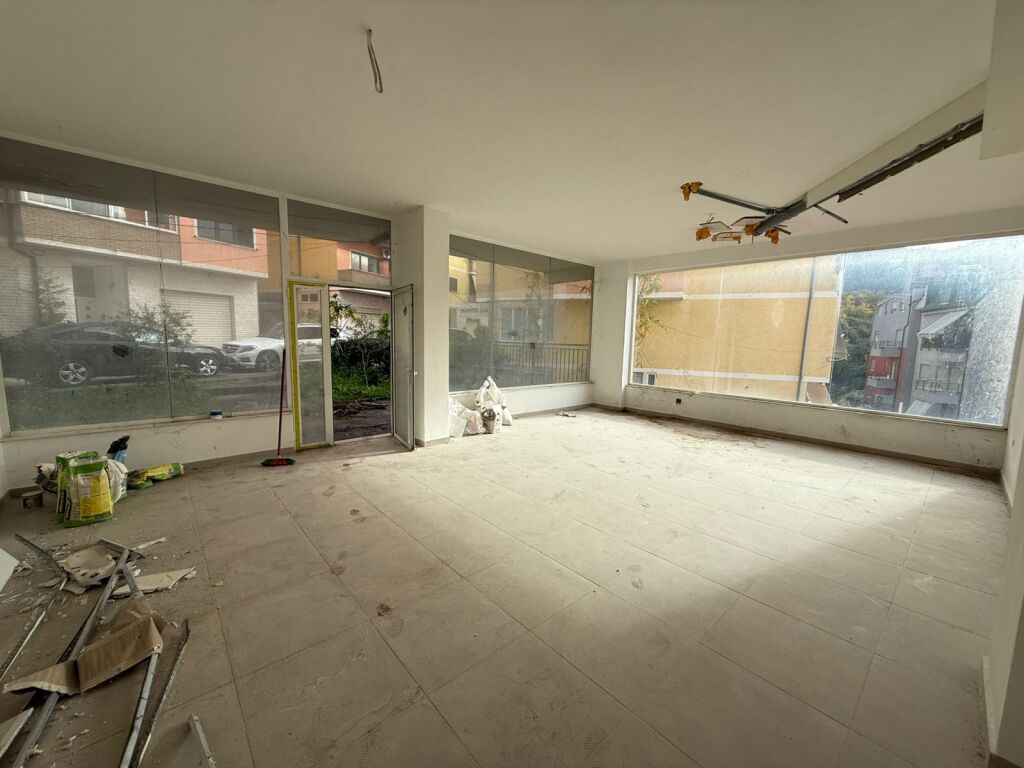 Commercial space for sale in Liqeni i Thatë, Tirana, 90 m². Photo 1 of 3