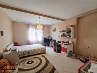 Apartament 2+1 me qera në Rruga e Kosovarëve, Tiranë, 115 m². Foto 2 nga 4