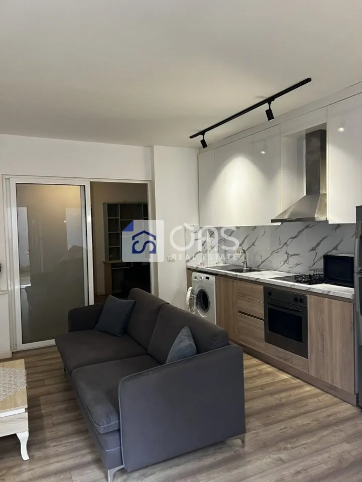 Appartamento 1+1 in affitto a Rruga e Barrikadave, Tirana, 60 m². Foto 1 di 4
