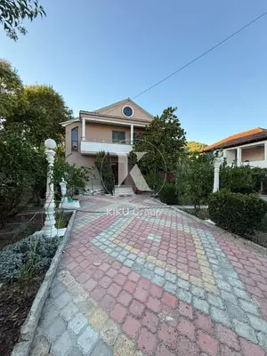 Vilë me qera në Vaqarr, Tiranë, 120 m². Foto 1 nga 12