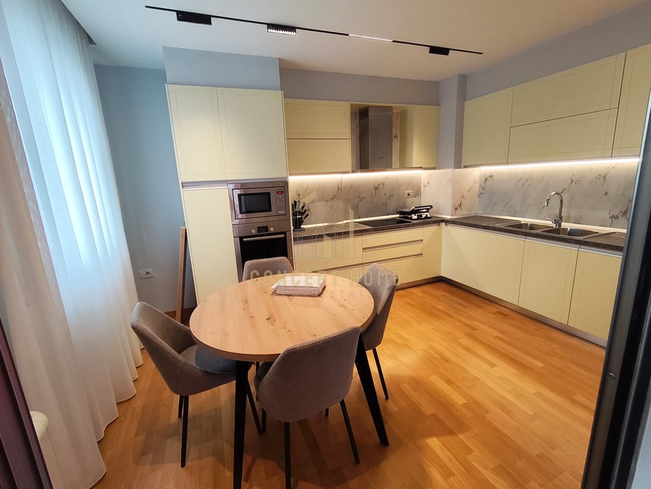 Appartamento 3+1 in affitto a Liqeni i Tiranës, Tirana, 190 m²