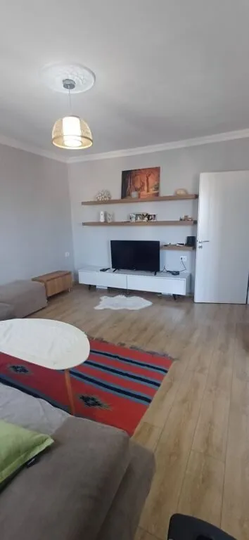 Appartamento 1+1 in vendita a Spitali Ushtarak, Tirana, 75 m². Foto 1 di 3