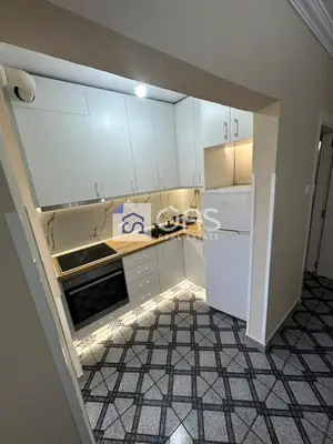 Apartament 1+1 me qera në Pallati me Shigjeta, Tiranë, 60 m². Foto 1 nga 7