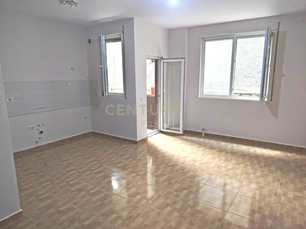 Studio for sale in Qendër, Shkodër, 80 m². Photo 1 of 5