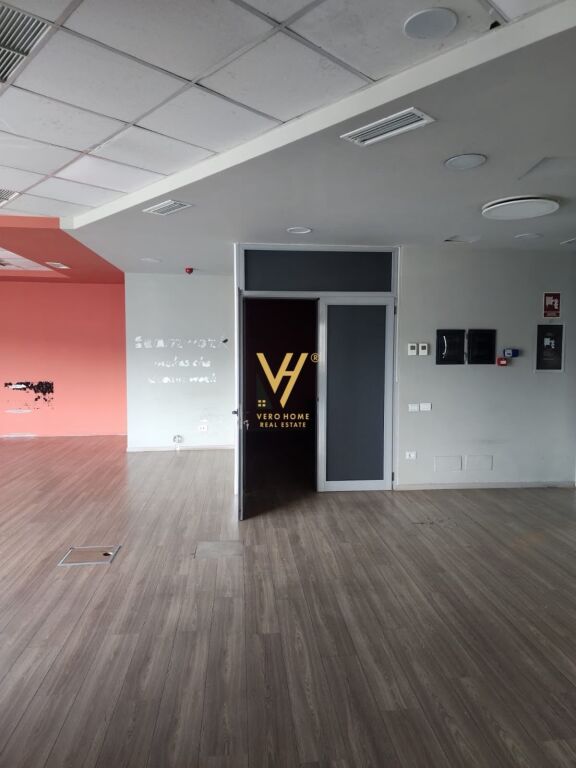 Zyrë me qera në Rruga e Kavajës, Tiranë, 230 m². Foto 3 nga 3