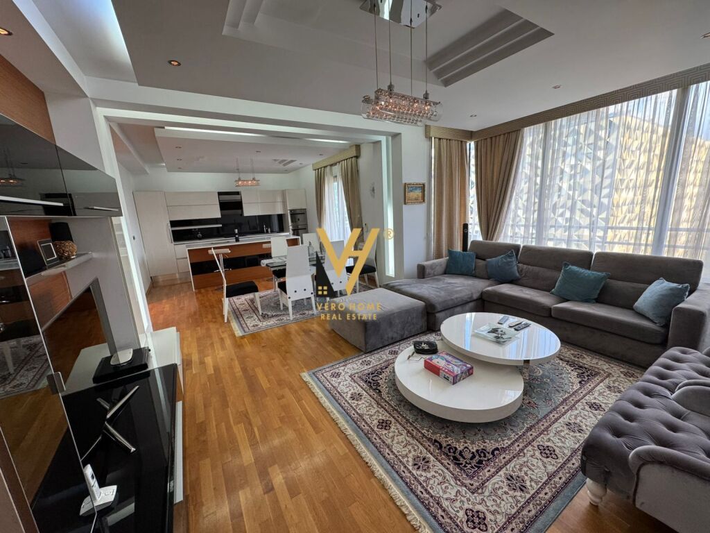 Apartament 2+1 me qera në Blloku, Tiranë, 122 m². Foto 1 nga 3