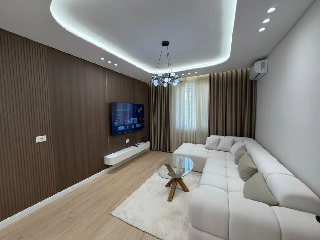 Apartament 1+1 në shitje në Petro Nini Luarasi, Tiranë, 55 m². Foto 1 nga 9