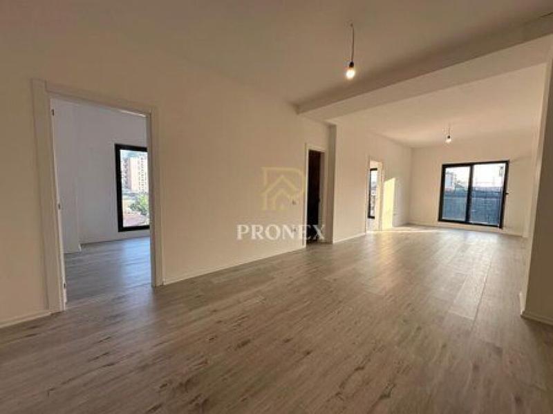 Zyrë me qera në Rruga e Barrikadave, Tiranë, 100 m²