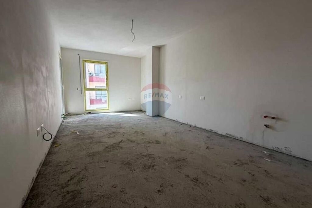 Apartment for sale in Xhamlliku, Tirana, 121 m². Photo 2 of 3