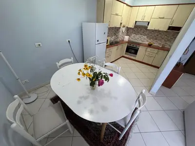 Apartament 2+1 në shitje në Rruga e Barrikadave, Tiranë, 110 m². Foto 3 nga 10