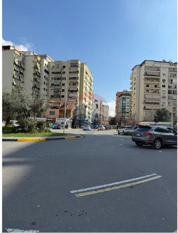 Office for sale in Komuna e Parisit, Tirana, 664 m². Photo 2 of 3