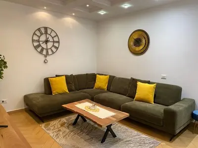Apartament 2+1 me qera në Rruga Bardhok Biba, Tiranë, 70 m². Foto 1 nga 8