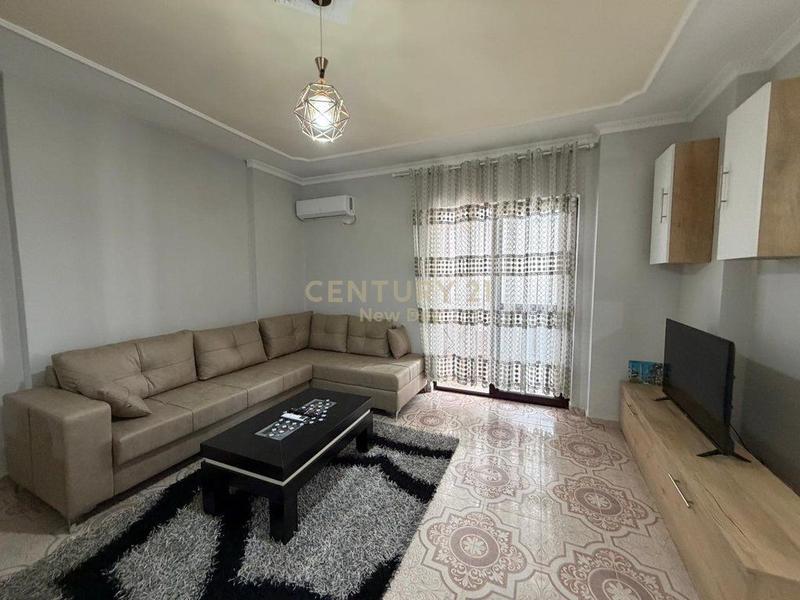 Apartament 2+1 me qera në Tregu Perditshem i Fruta Perimeve, Durrës, 100 m². Foto 2 nga 6