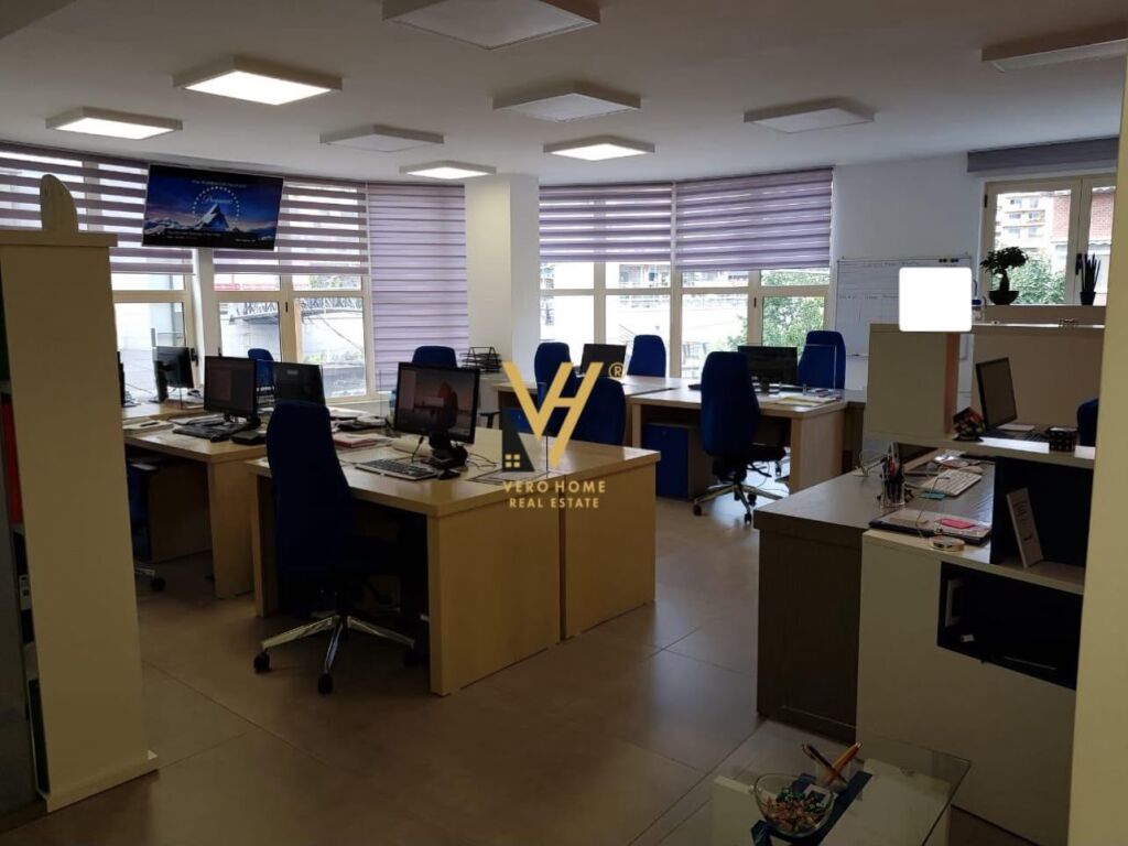 Office for rent in Komuna e Parisit, Tirana, 120 m². Photo 1 of 3