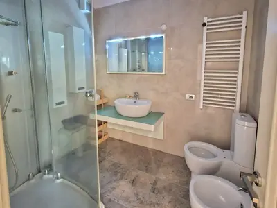 Apartament 2+1 në shitje në Rruga Him Kolli, Tiranë, 120 m². Foto 8 nga 10