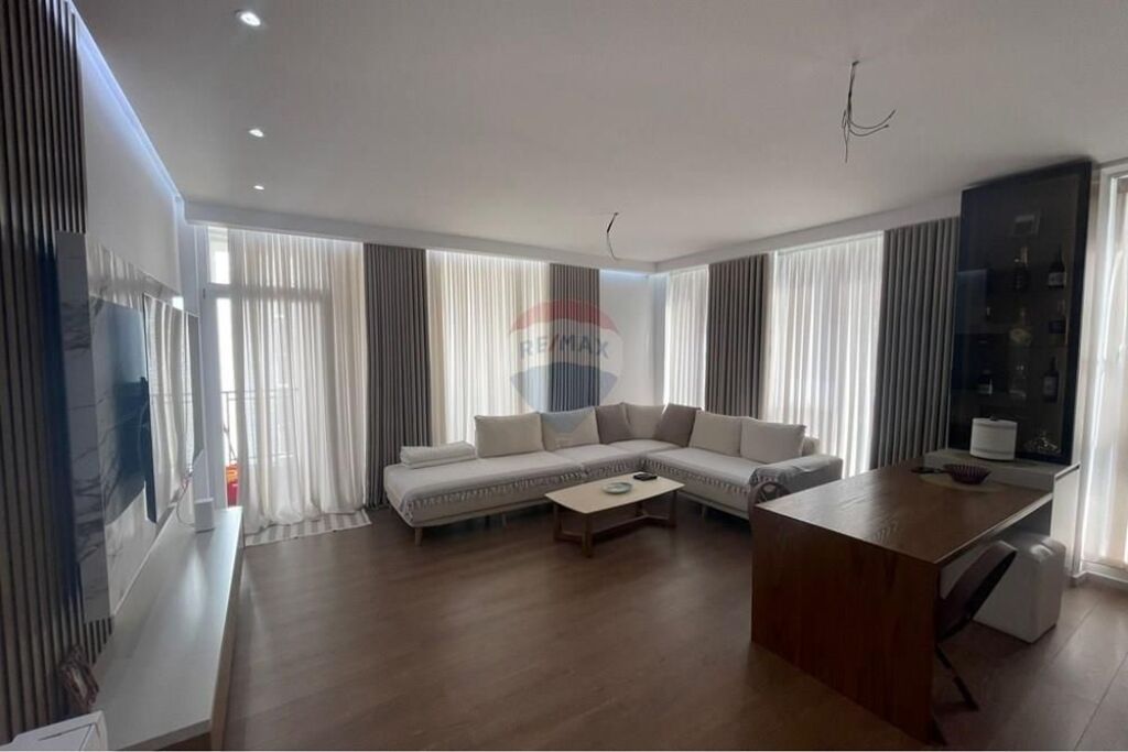 Apartment for sale in Bulevardi i Ri, Tirana, 150 m². Photo 2 of 3