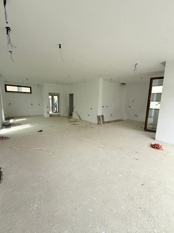 Villa for sale in TEG, Tirana, 340 m². Photo 2 of 3
