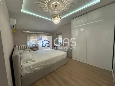 Penthouse 2+1 me qera në Xhamlliku, Tiranë, 120 m². Foto 2 nga 4