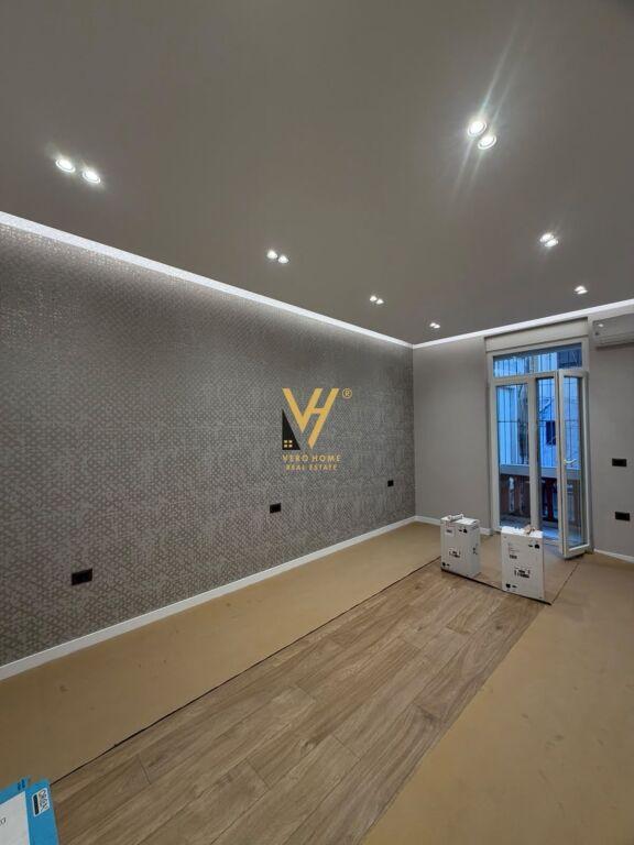 Office for rent in Ekspozita Building, Tirana, 70 m²
