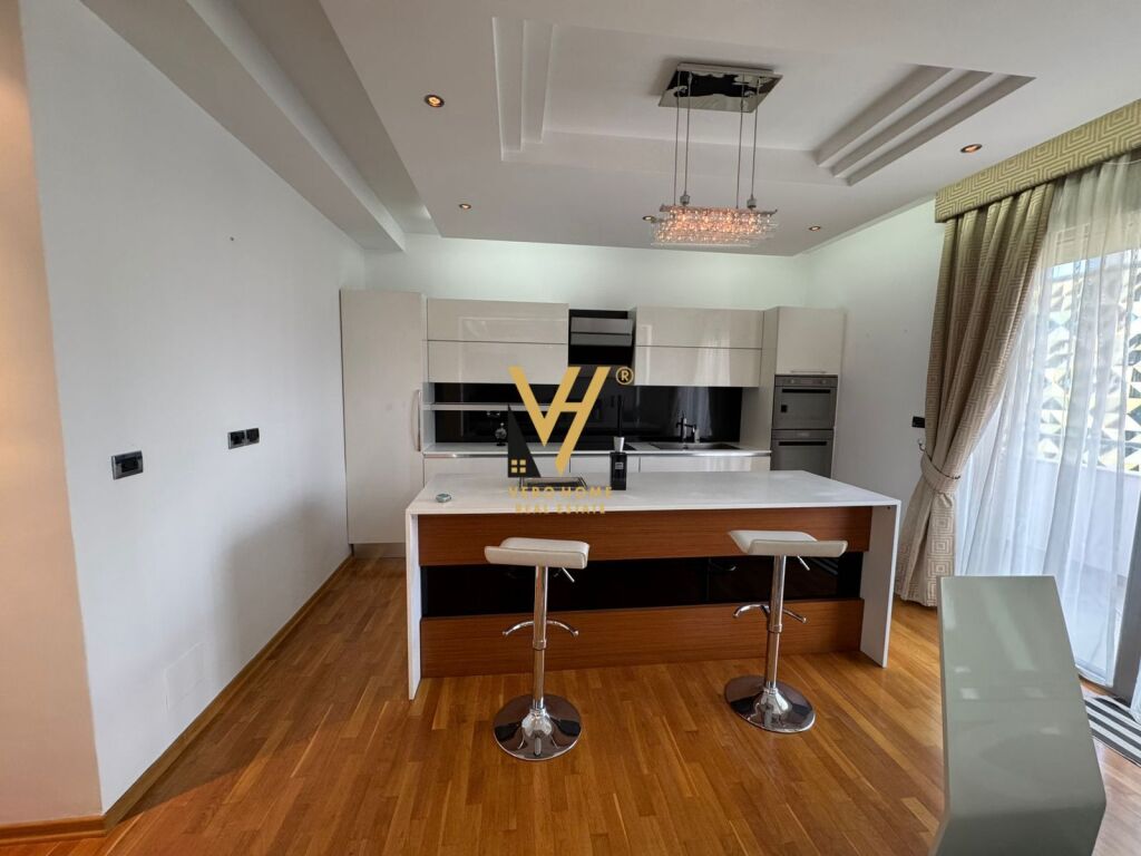 Apartament 2+1 me qera në Blloku, Tiranë, 122 m². Foto 2 nga 3