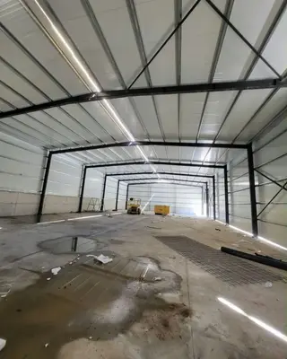 Magazinë me qera në Yrshek, Tiranë, 670 m². Foto 3 nga 9