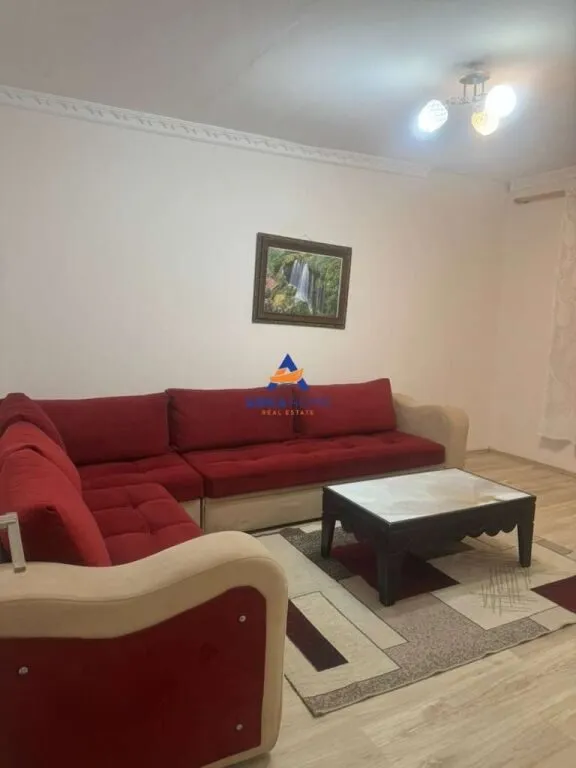 Apartament 3+1 me qera në Pallati me Shigjeta, Tiranë, 76 m². Foto 1 nga 7