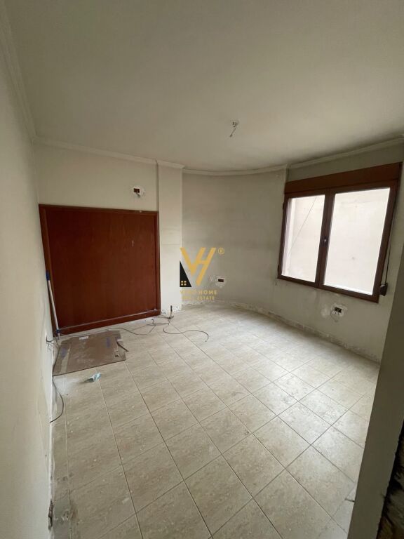 Zyrë me qera në Blloku, Tiranë, 122 m²