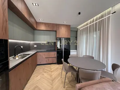 Vilë me qera në Sauk i Vjetër, Tiranë, 240 m². Foto 6 nga 12