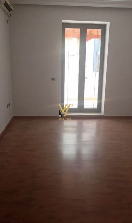 Zyrë me qera në Blloku, Tiranë, 110 m²