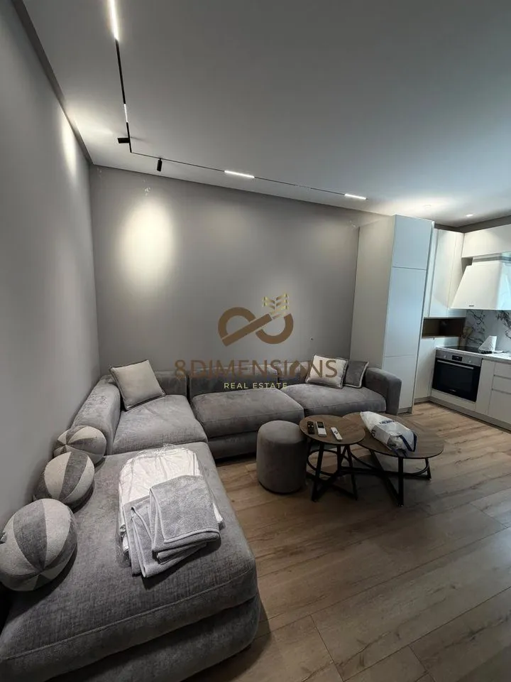 Apartament 2+1 në shitje në Komuna e Parisit, Tiranë, 79 m². Foto 1 nga 11