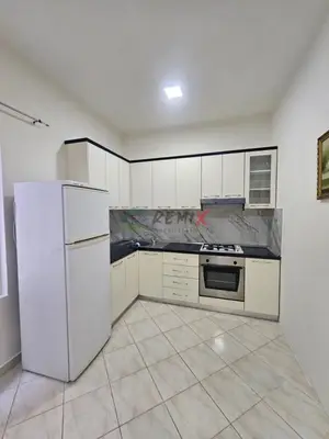 Apartament 1+1 me qera në Rruga Sulejman Pitarka, Durrës, 70 m². Foto 1 nga 12