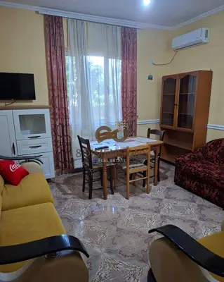 Apartament 2+1 me qera në Komuna e Parisit, Tiranë, 110 m². Foto 2 nga 7