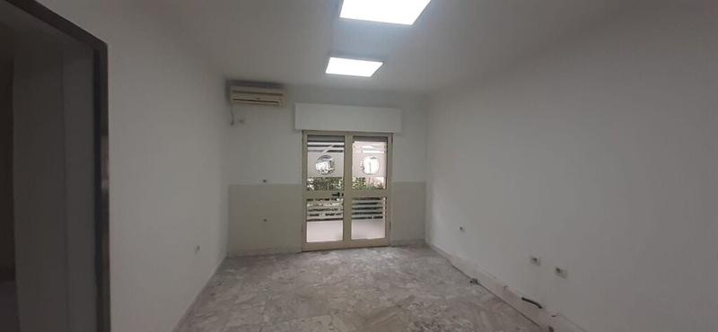 Zyrë me qera në Gjykata e Rrethit Gjyqësor Tiranë, Tiranë, 50 m²