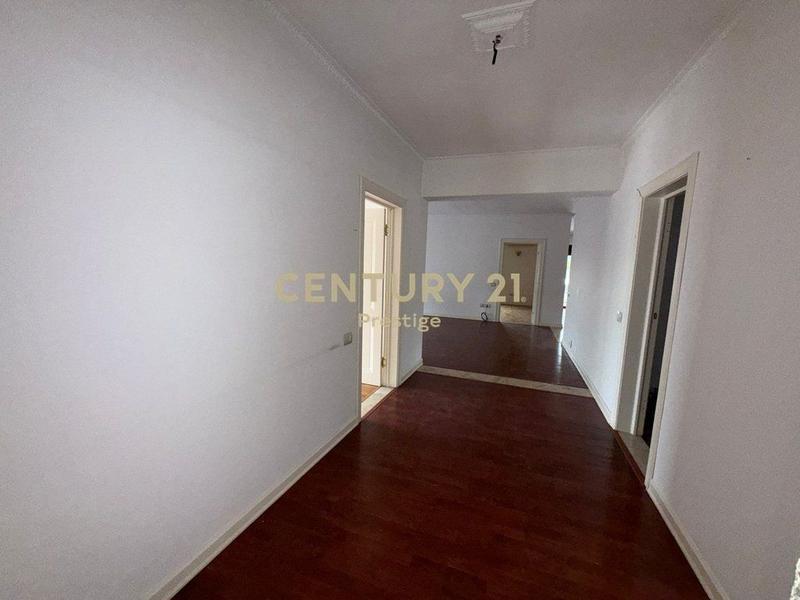 Ufficio in affitto a Rruga e Elbasanit, Tirana, 450 m²