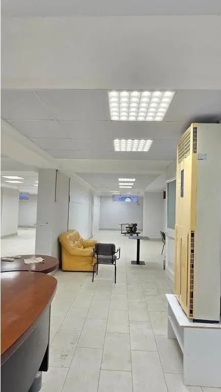Locale commerciale in affitto a Lagjja 16, Durazzo, 196 m²