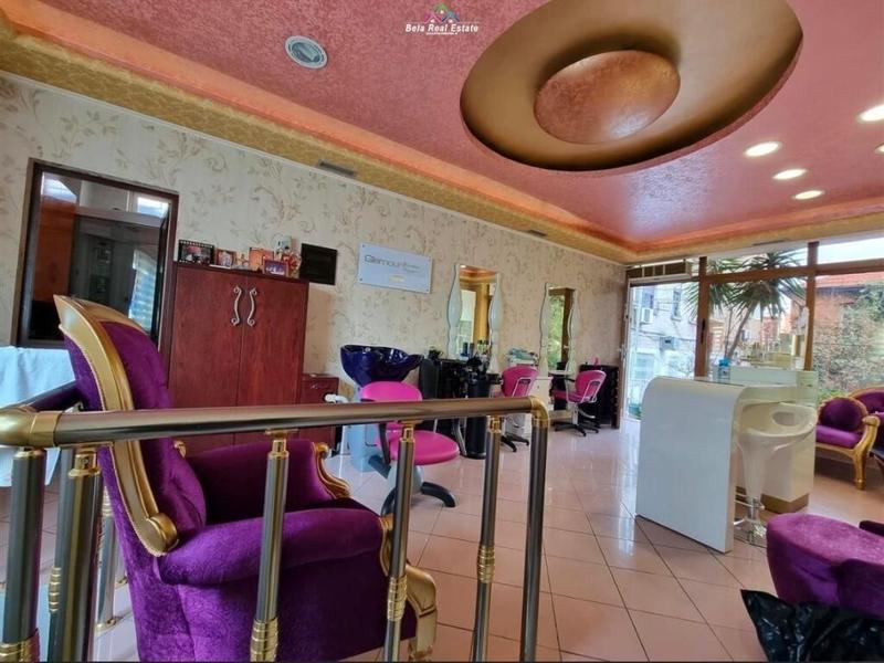 Dyqan me qera në Rruga e Bogdanëve, Tiranë, 130 m²