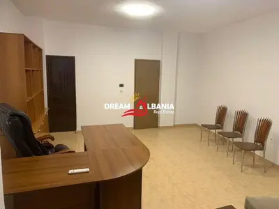 Ufficio in affitto a Parlamenti, Tirana, 25 m². Foto 1 di 4