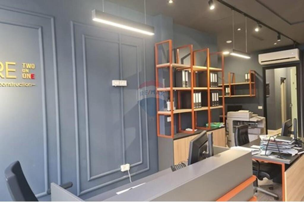 Negozio in vendita a Komuna e Parisit, Tirana, 98 m². Foto 2 di 3