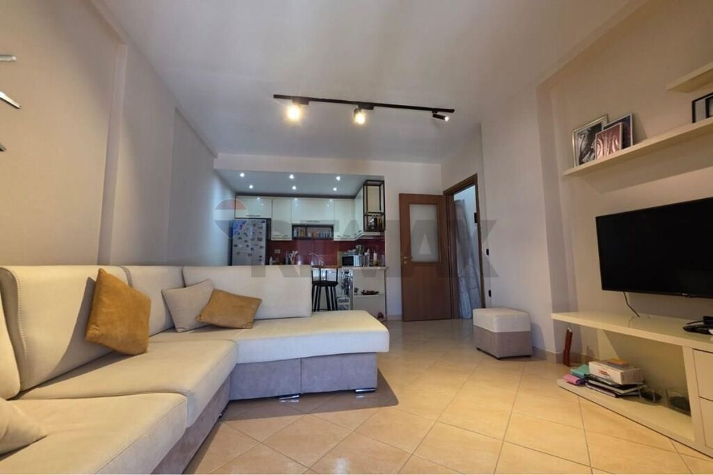 Apartment for sale in Astir, Tirana, 70 m². Photo 2 of 3