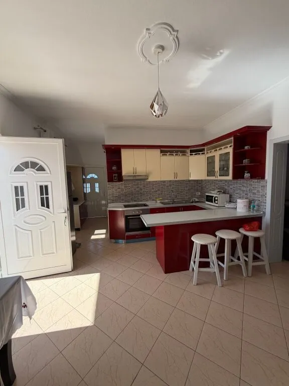 Shtëpi private 2+1 me qera në Institut, Kamëz, 120 m². Foto 1 nga 8