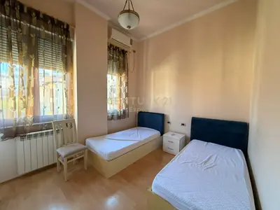 Apartament 2+1 me qera në Pazari i Ri, Tiranë, 125 m². Foto 7 nga 10