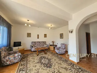 Villa for sale in Lagja nr.17, Durrës, 368 m². Photo 4 of 12