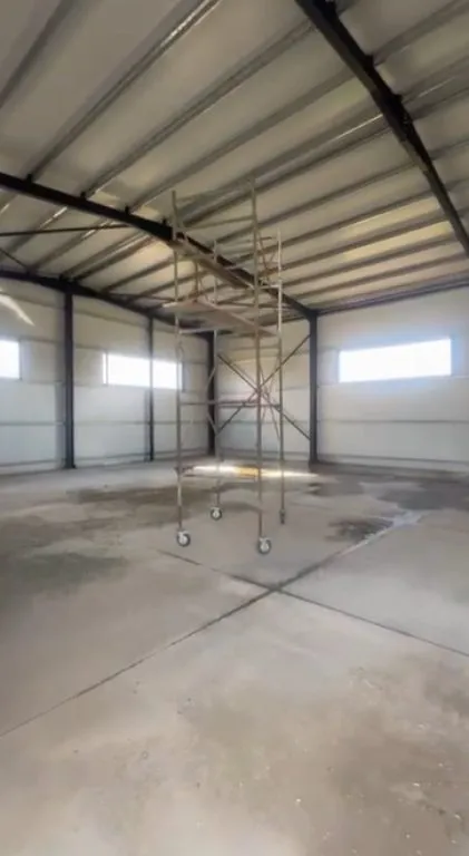 MagazinĂ« nĂ« shitje nĂ« Tapize, TiranĂ«, 300 mÂČ. Foto 1 nga 3